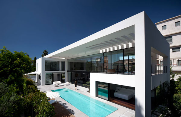 Modernes Haus in Gartenansicht - Aston Estates - Ihr deutscher Bauträger in Marbella